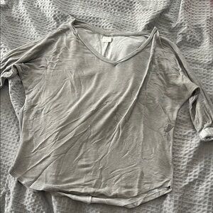 Tresics Gray Relaxed Asymmetrical 3/4 length Sleeve Tee